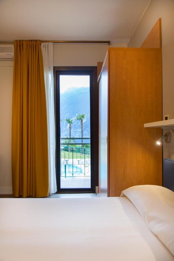 Hotel Royal Village Limone sul Garda Exterior photo