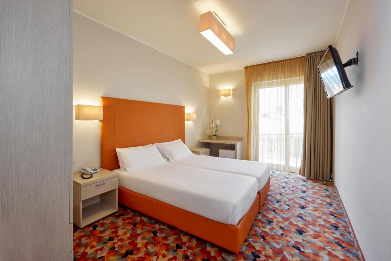 Hotel Royal Village Limone sul Garda Room photo