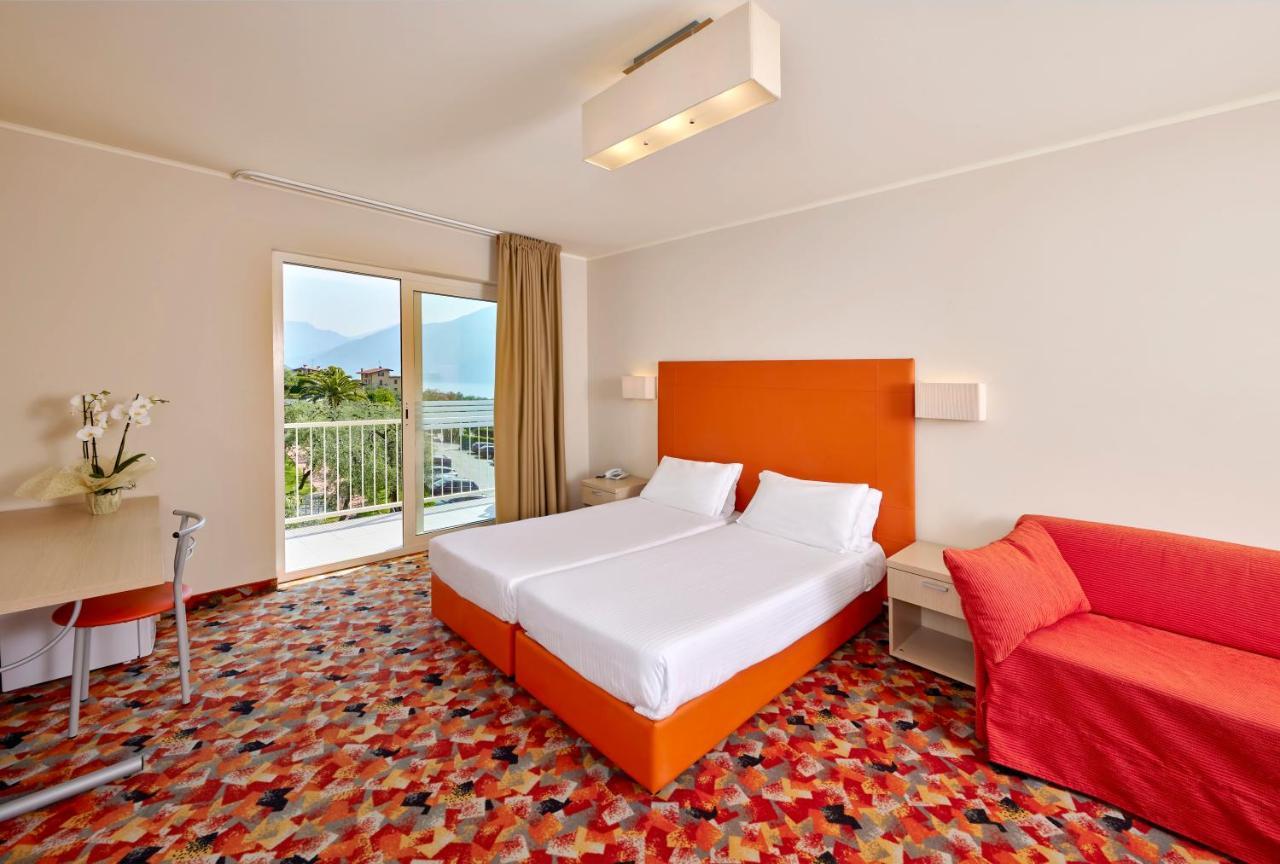 Hotel Royal Village Limone sul Garda Exterior photo