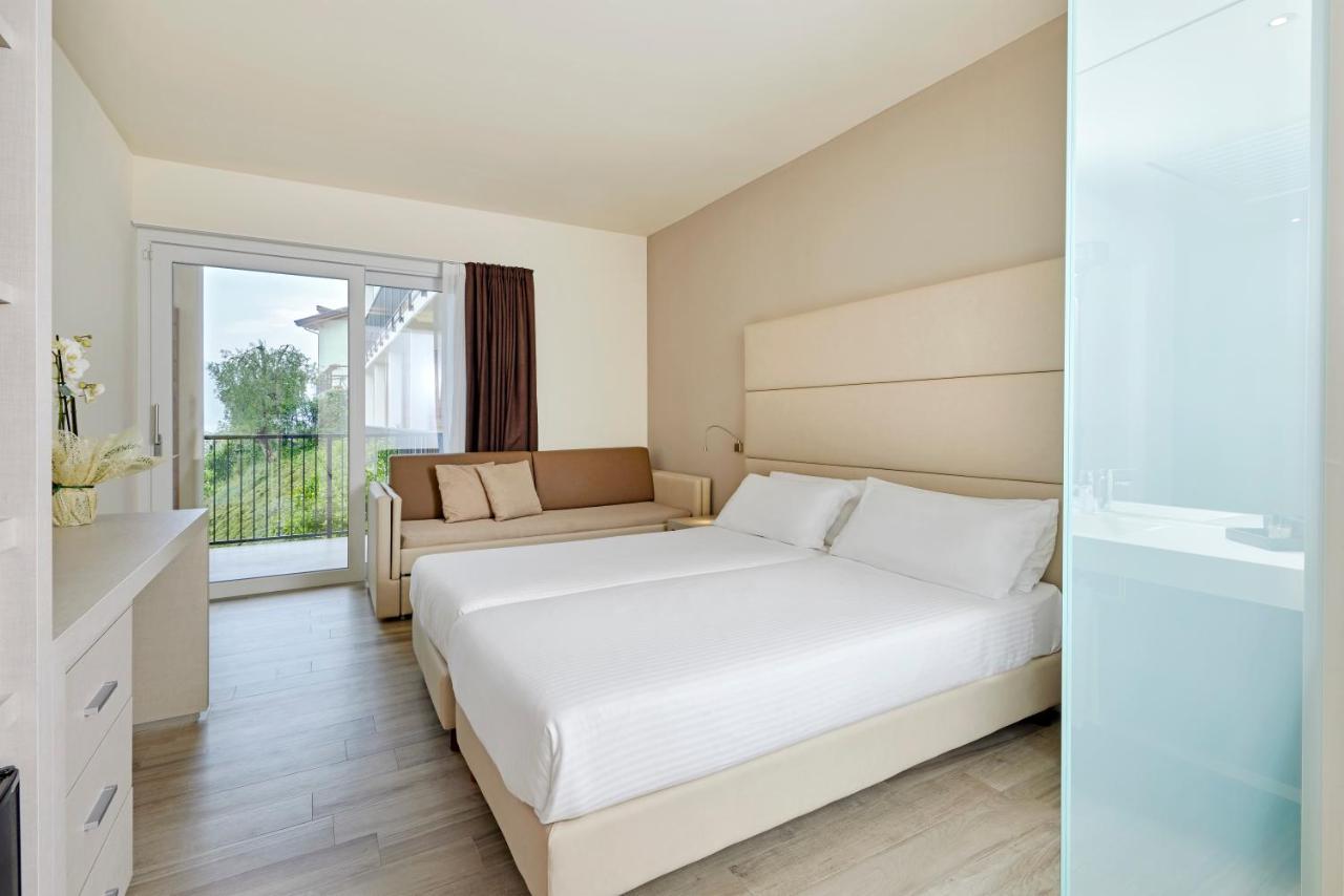 Hotel Royal Village Limone sul Garda Exterior photo