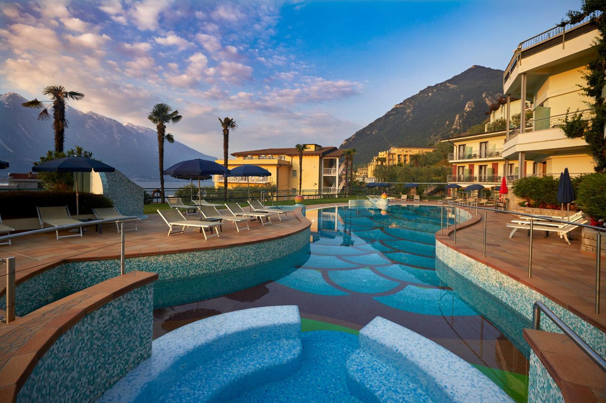 Hotel Royal Village Limone sul Garda Exterior photo