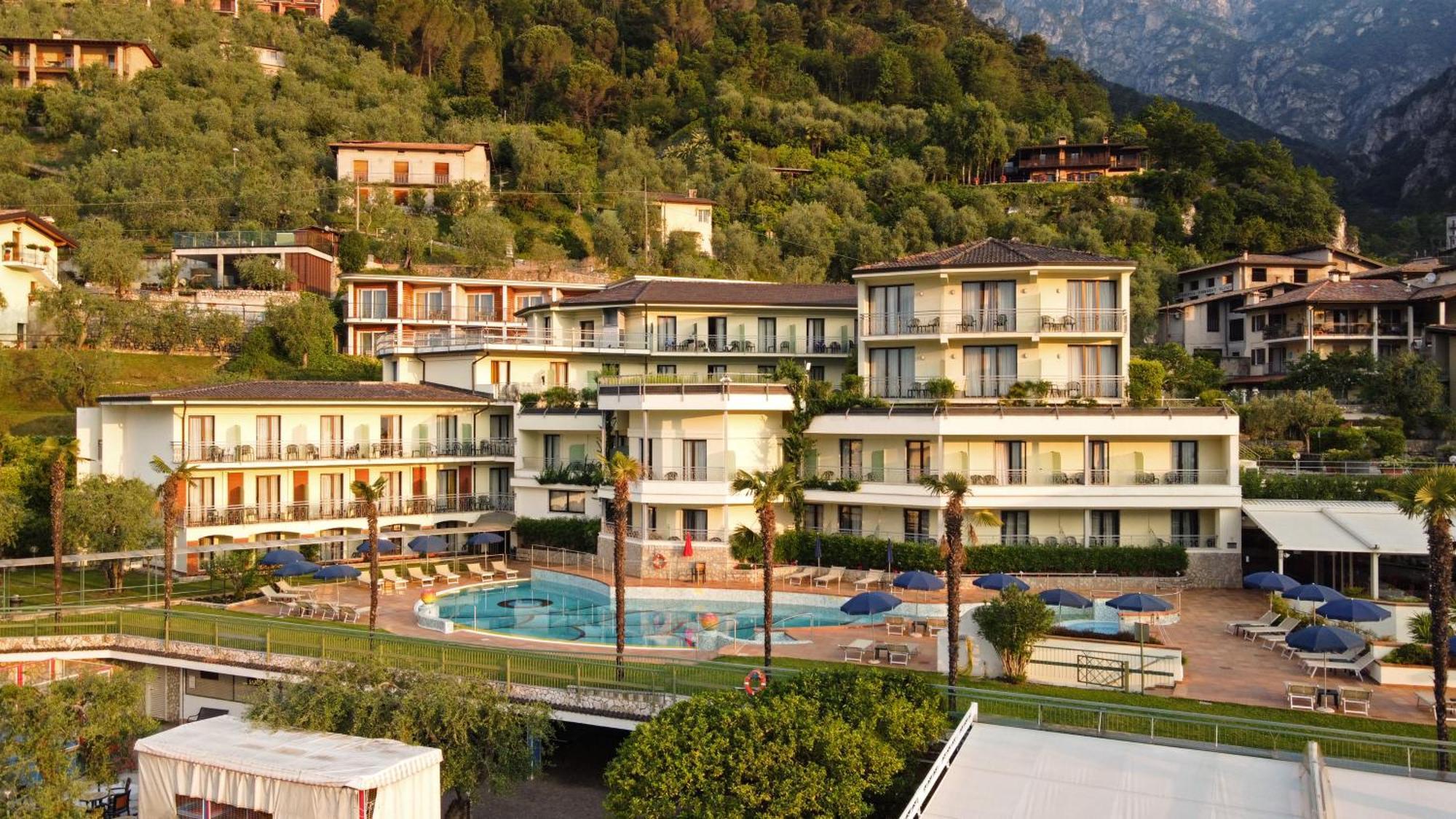 Hotel Royal Village Limone sul Garda Exterior photo