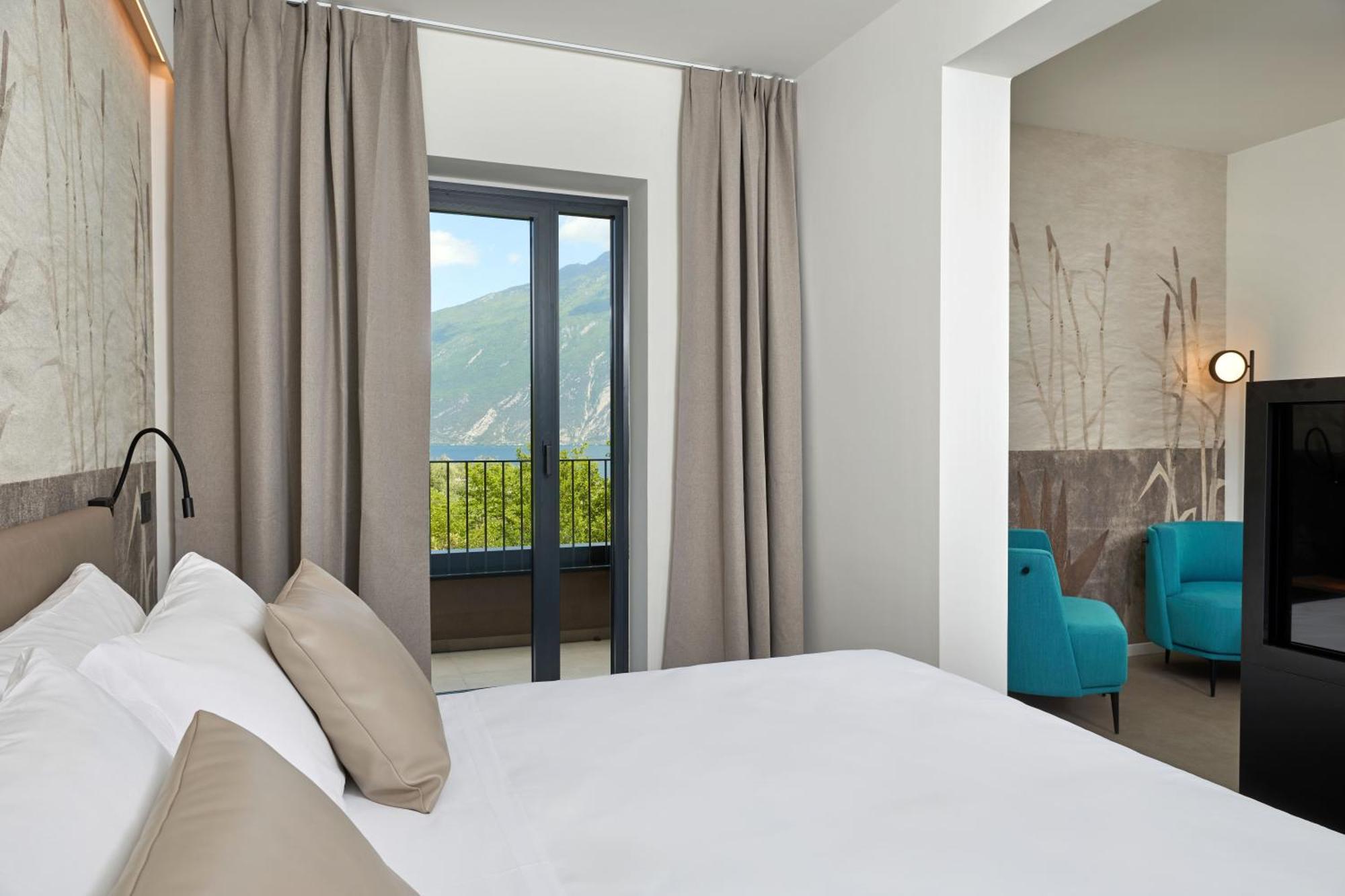 Hotel Royal Village Limone sul Garda Exterior photo