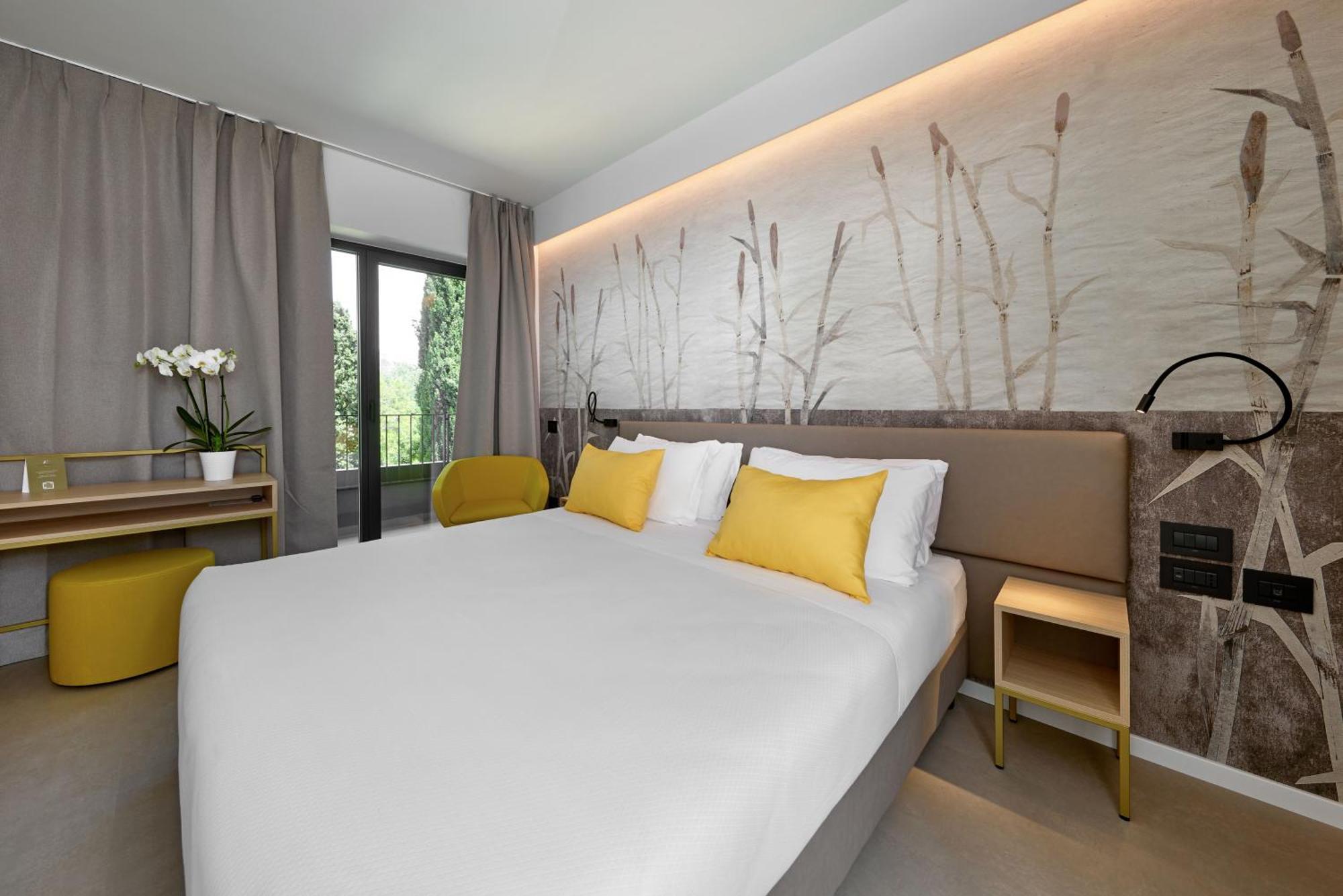 Hotel Royal Village Limone sul Garda Exterior photo