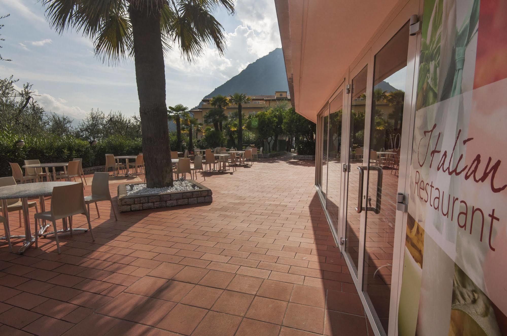 Hotel Royal Village Limone sul Garda Exterior photo