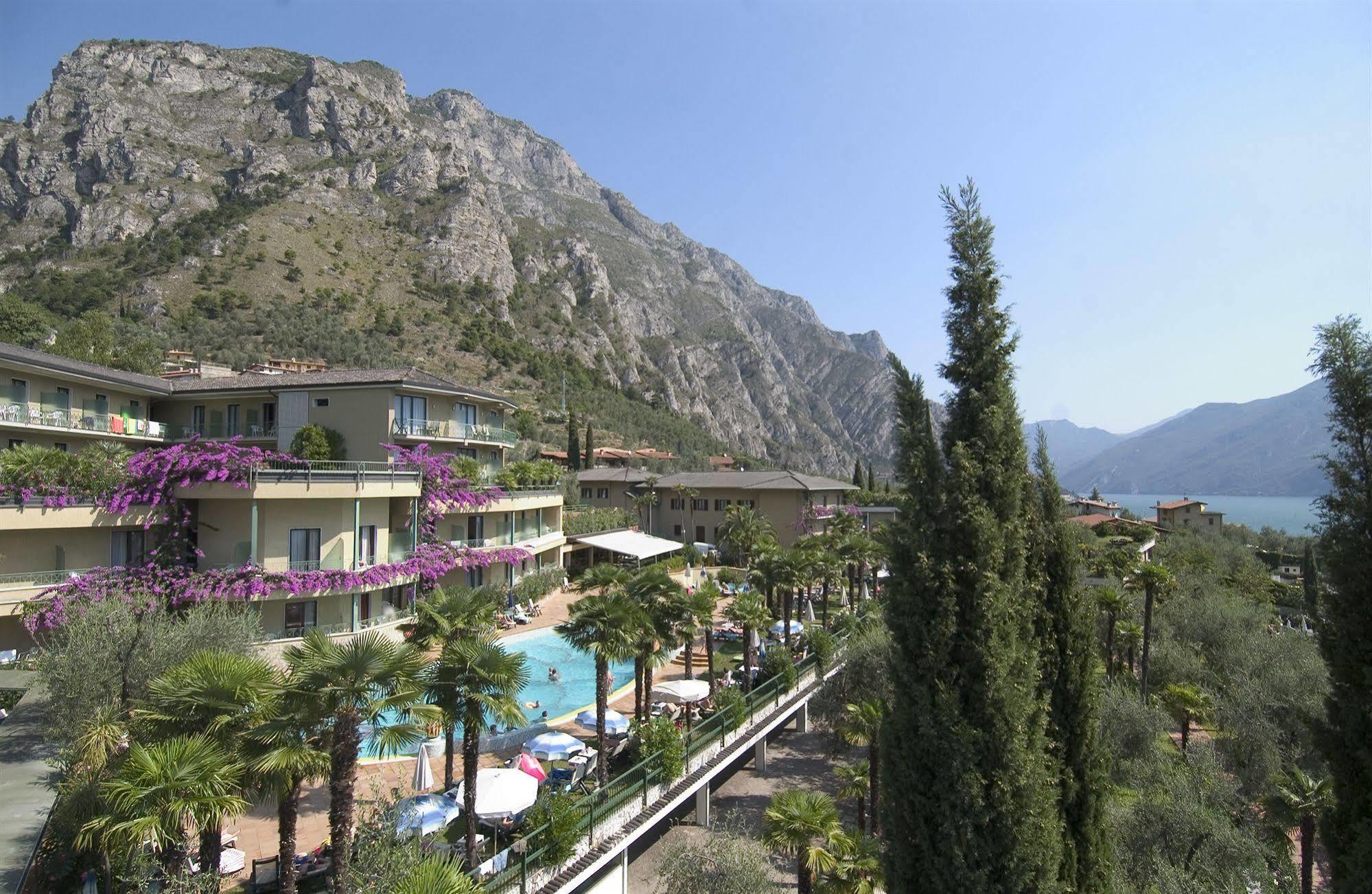 Hotel Royal Village Limone sul Garda Exterior photo