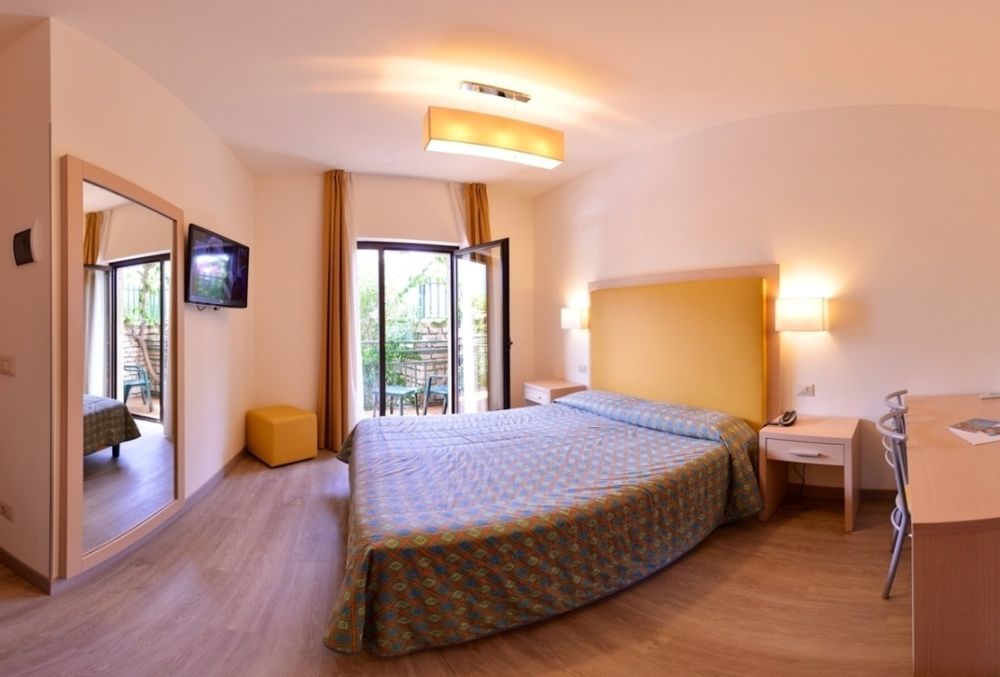 Hotel Royal Village Limone sul Garda Exterior photo